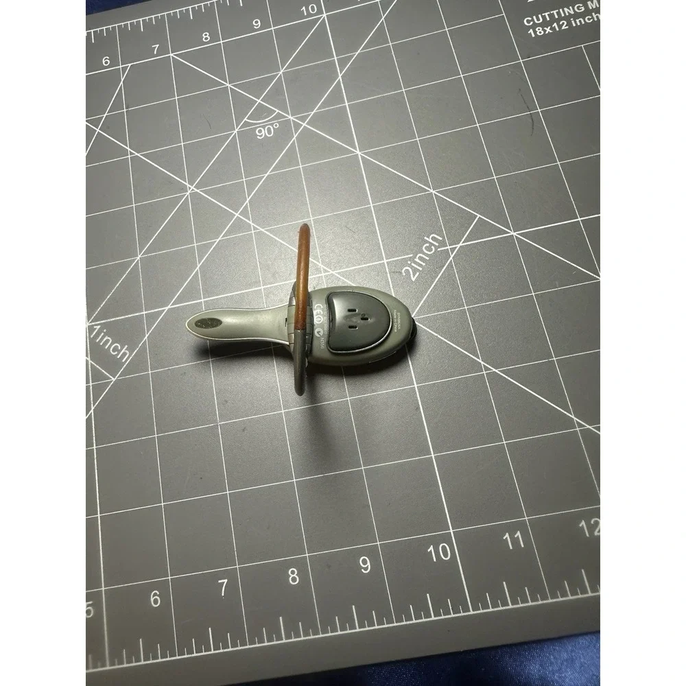 Vintage Motorola HS810 Bluetooth Wireless Headset Ear Hook Untested Parts Repair